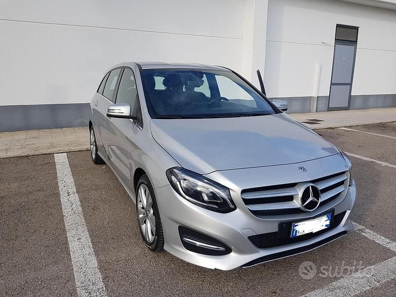 Usata Mercedes B180 Executive 116 CV (85 kW) 2018 Grigio Utilitaria