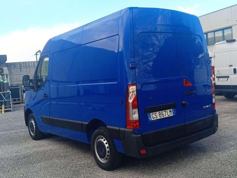 Usata Renault Master 136 CV (100 kW) 2023 Blu/azzurro Monovolume