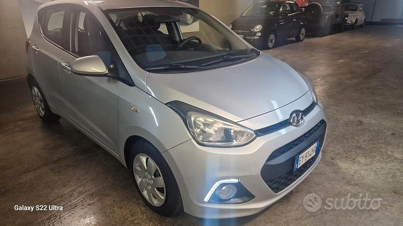 Usata Hyundai i10 Comfort 69 CV (50 kW) 2014 Grigio Utilitaria