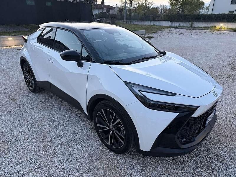 Usata Toyota C-HR Lounge 197 CV (144 kW) 2024 Bianco SUV