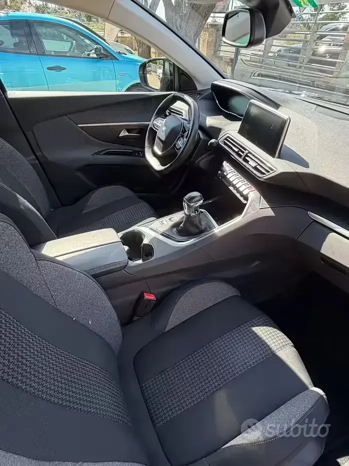 Usata Peugeot 3008 Active 131 CV (96 kW) 2022 Nero SUV