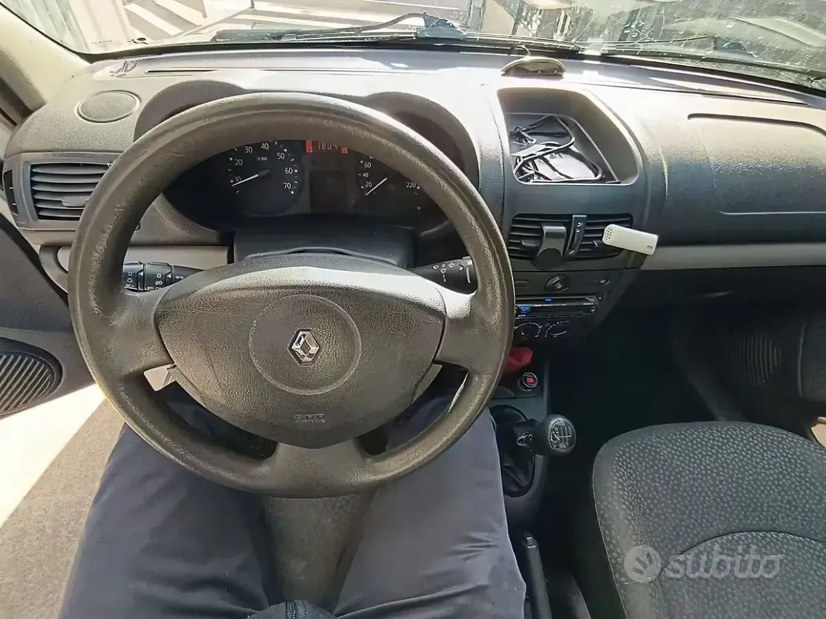 Usata Renault Clio 58 CV (42 kW) 2007 Grigio Utilitaria