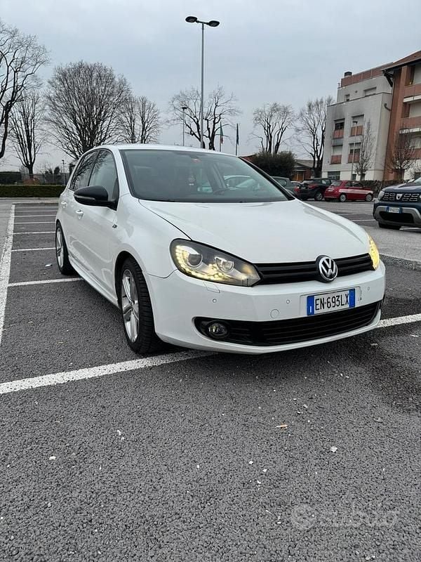 Usata VW Golf VII R-line 140 CV (102 kW) 2012 Bianco Berlina