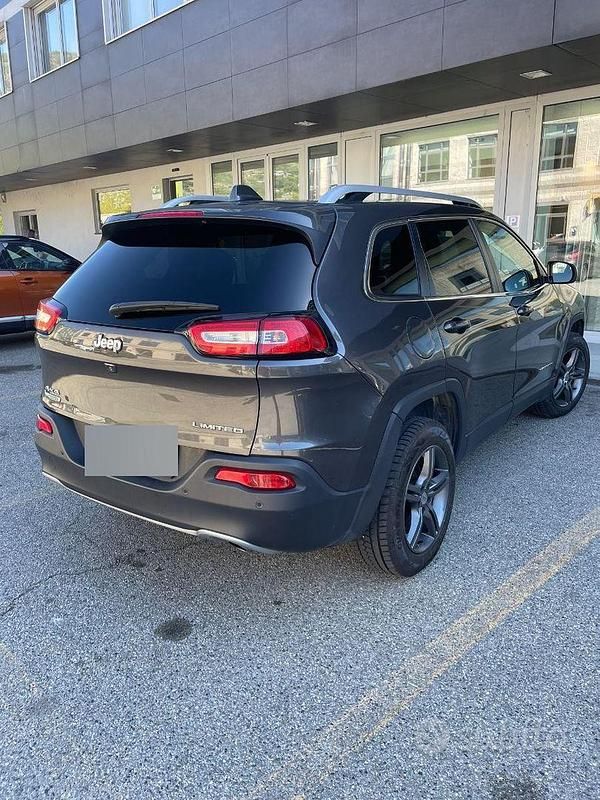 Usado Jeep Cherokee Limited 170 CV (125 kW) 2014 Gris SUV