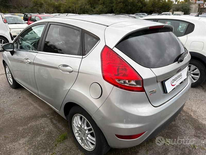 Usata Ford Fiesta 67 CV (49 kW) 2009 Grigio Utilitaria