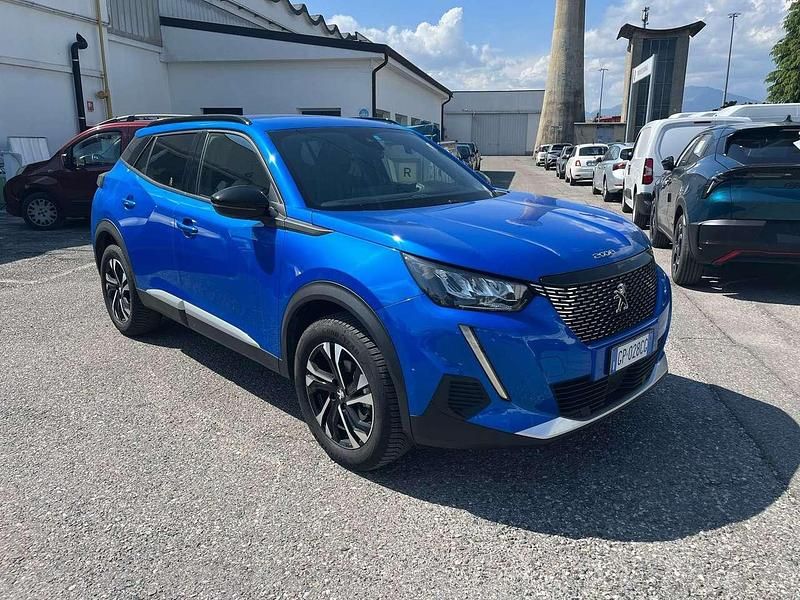 Usata Peugeot 2008 Allure 101 CV (74 kW) 2023 Blu SUV