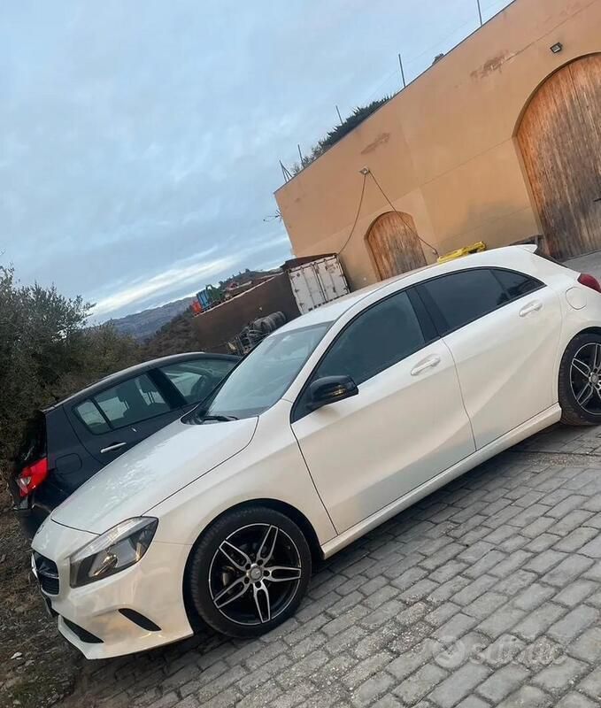 Usata Mercedes A180 109 CV (80 kW) 2016 Bianco Utilitaria