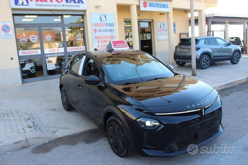 Neu Lancia Ypsilon 101 PS (74 kW) 2025 Schwarz Kleinwagen