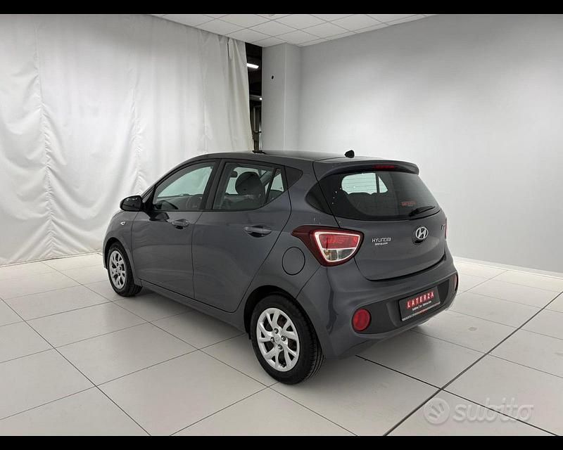 Usata Hyundai i10 67 CV (49 kW) 2019 Star dust Utilitaria