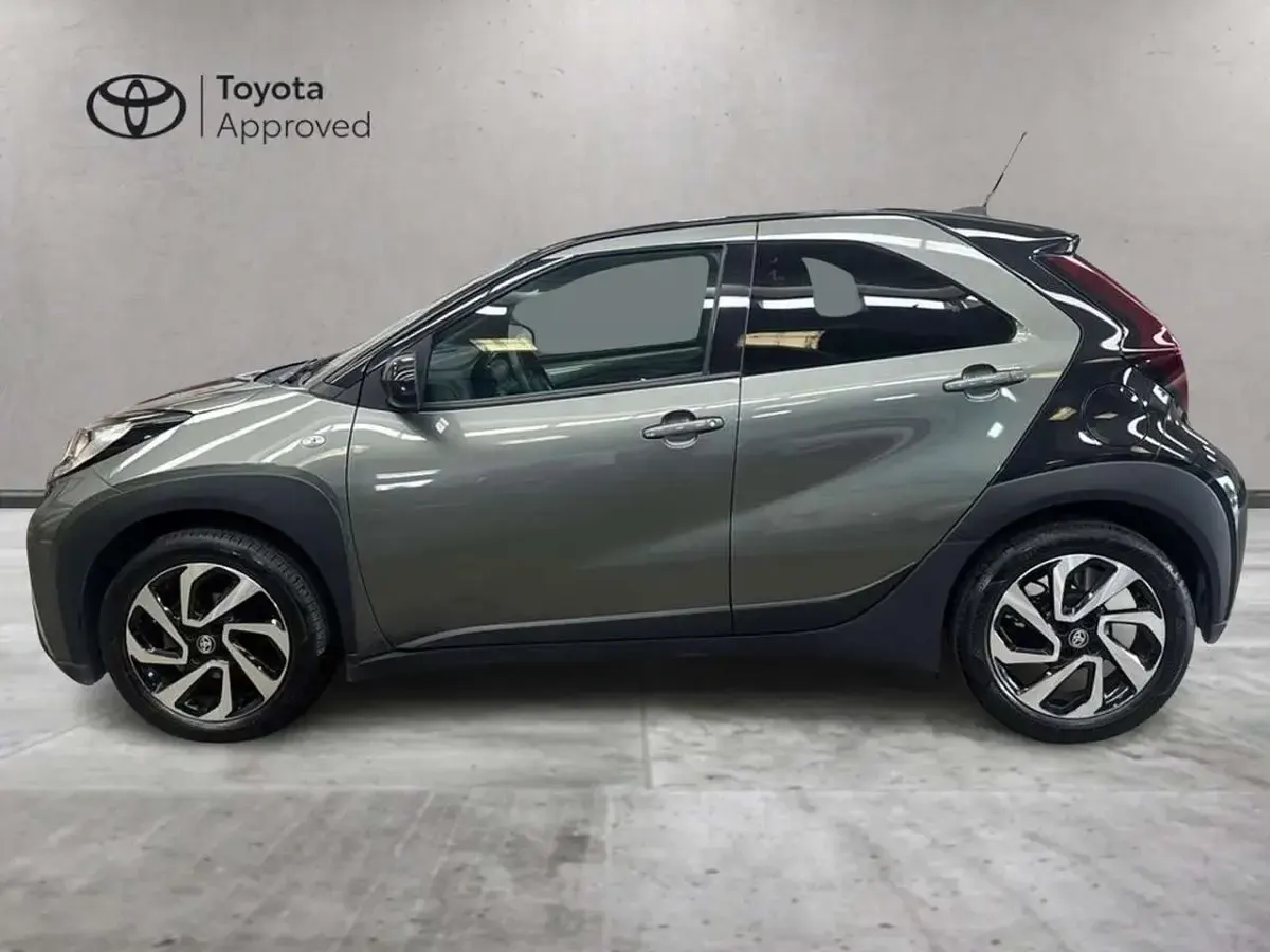 Usata Toyota Aygo X Trend 72 CV (52 kW) 2023 Grigio SUV