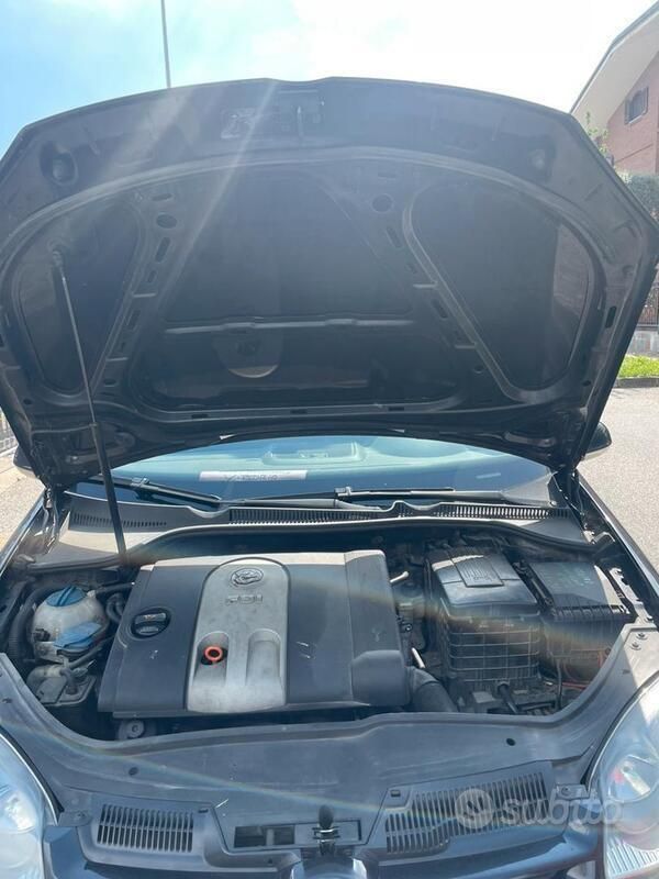Usata VW Golf V 2004 Blu Utilitaria