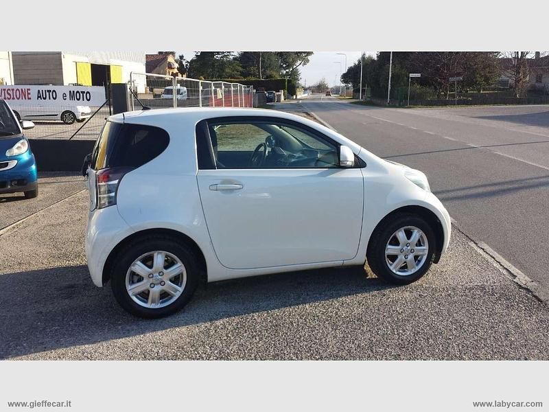 Usata Toyota iQ 68 CV (50 kW) 2009 Bianco Utilitaria