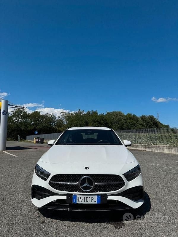 Bianco Usata 2024 Mercedes A220 AMG line Tre volumi | 37.500 € (Buon prezzo) - Immagine 1/4