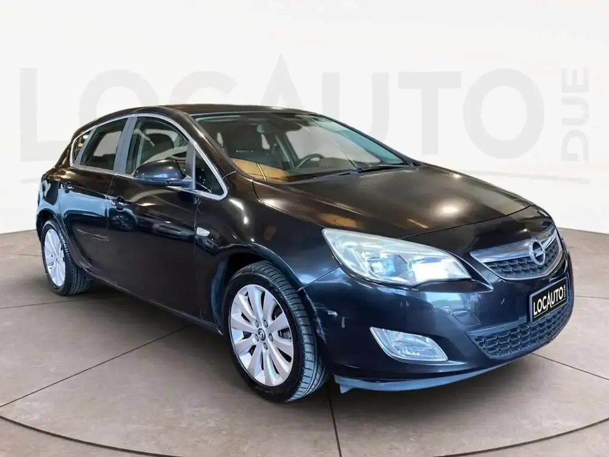Usata Opel Astra 110 CV (80 kW) 2012 Nero Berlina