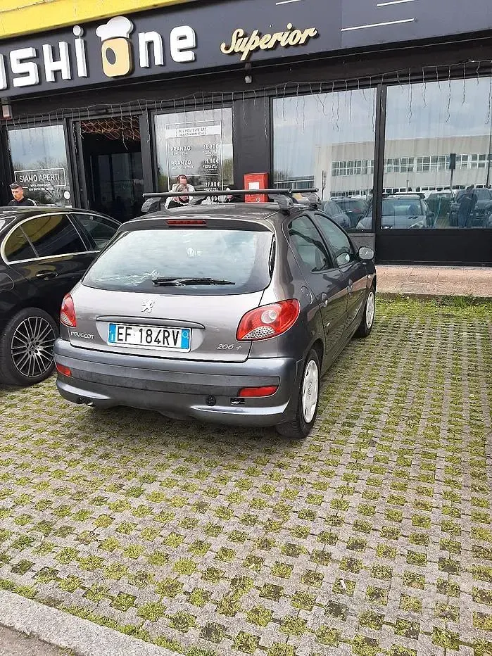Usata Peugeot 206 60 CV (44 kW) 2010 Berlina