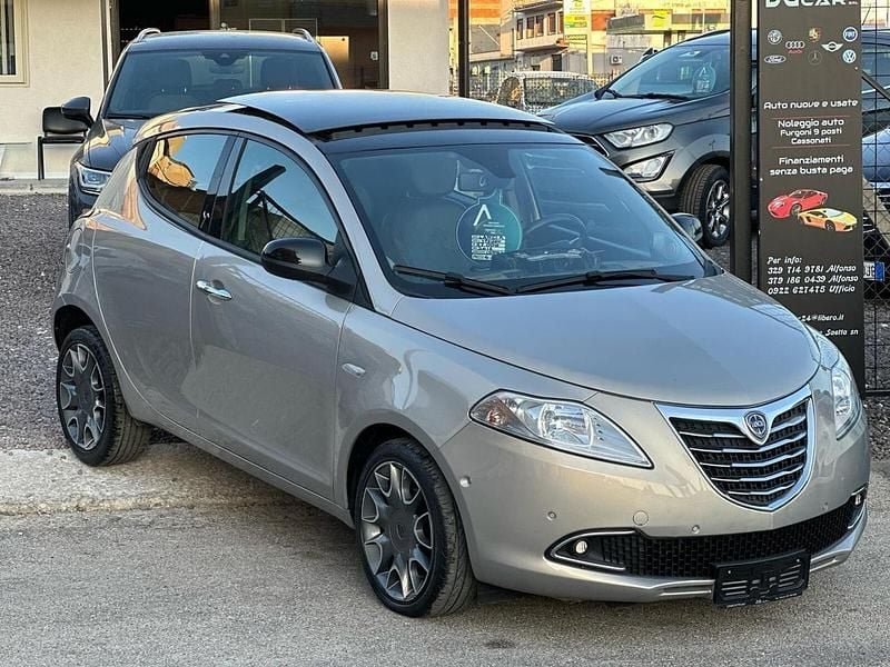 Usata Lancia Ypsilon S 85 CV (62 kW) 2012 Oro Utilitaria