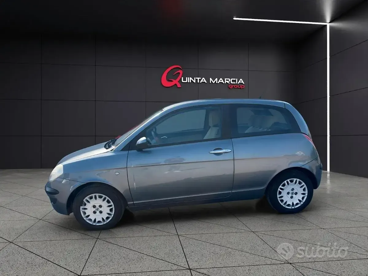 Usata Lancia Ypsilon 60 CV (44 kW) 2005 Grigio Utilitaria