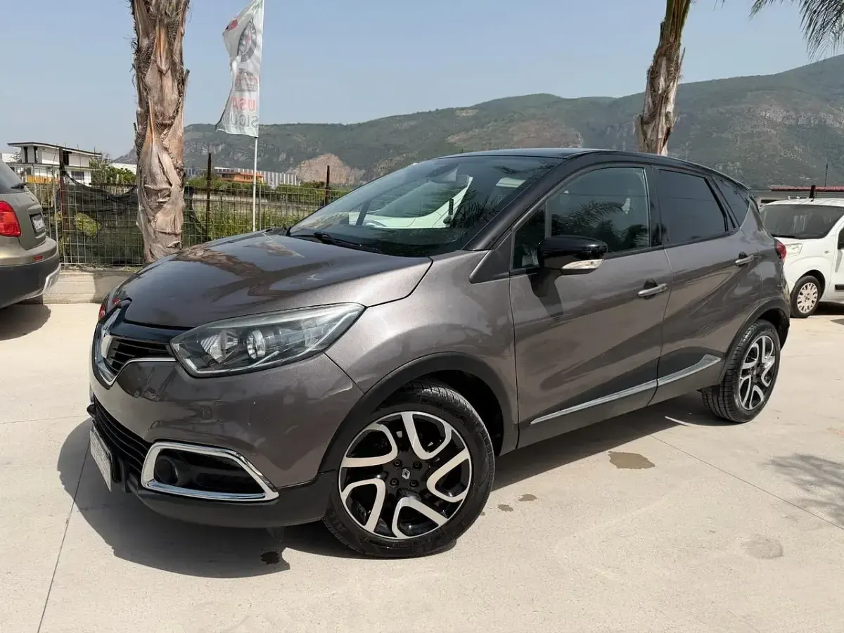 Usata Renault Captur 90 CV (66 kW) 2016 Grigio SUV