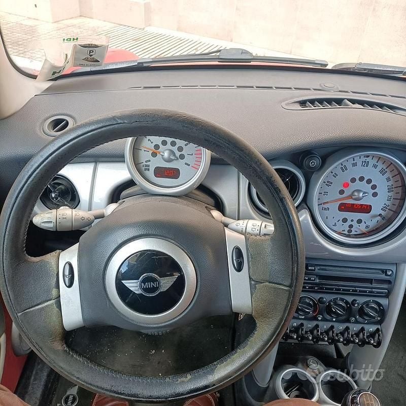 Begagnad Mini Cooper 116 HK (85 kW) 2002 Röd Halvkombi