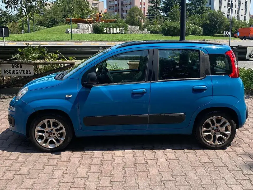 Usata Fiat Panda Lounge 69 CV (50 kW) 2012 Blu/azzurro Utilitaria
