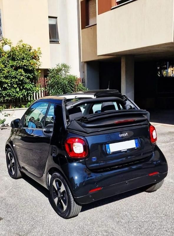 Usata Smart ForTwo Electric Drive 22 kW (30 CV) 2022 Nero Cabrio