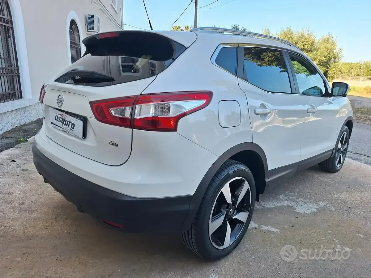 Usata Nissan Qashqai Tekna 110 CV (80 kW) 2017 Bianco SUV