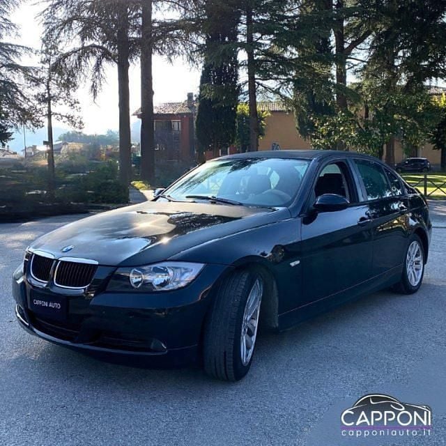 Nero Usata 2006 BMW 320 Tre volumi | 3500 € (Buon prezzo) - Immagine 1/4