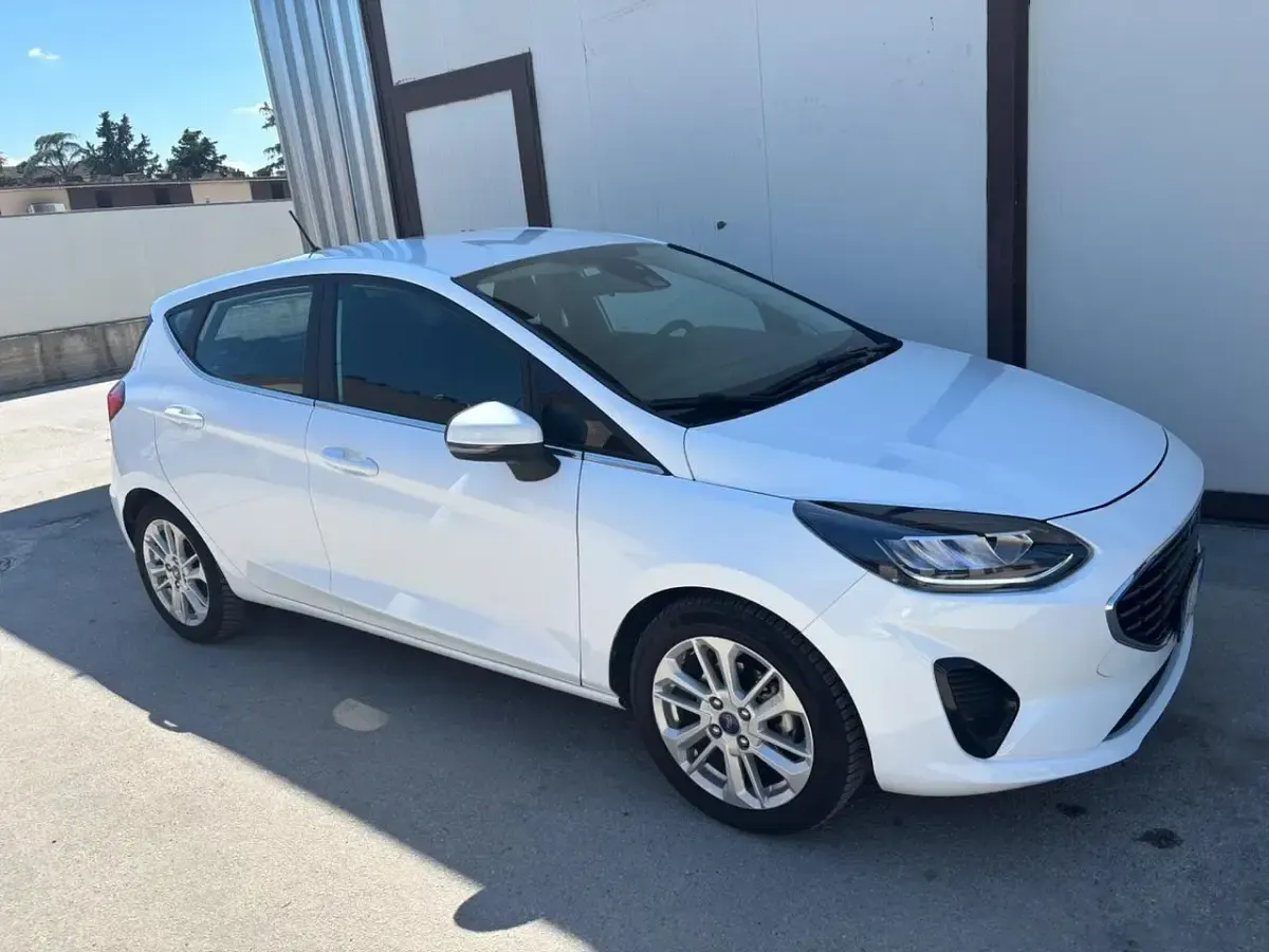 Usado Ford Fiesta Titanium 125 HP (91 kW) 2022 Branco Citadino