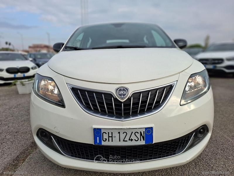 Usata Lancia Ypsilon Silver 69 CV (50 kW) 2022 Bianco Utilitaria
