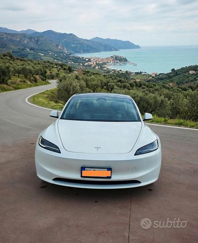 Usata Tesla Model 3 RWD 208 kW (283 CV) 2024 Bianco Berlina