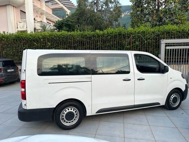 Usata Opel Zafira Life 120 CV (88 kW) 2021 Bianco pastello Monovolume