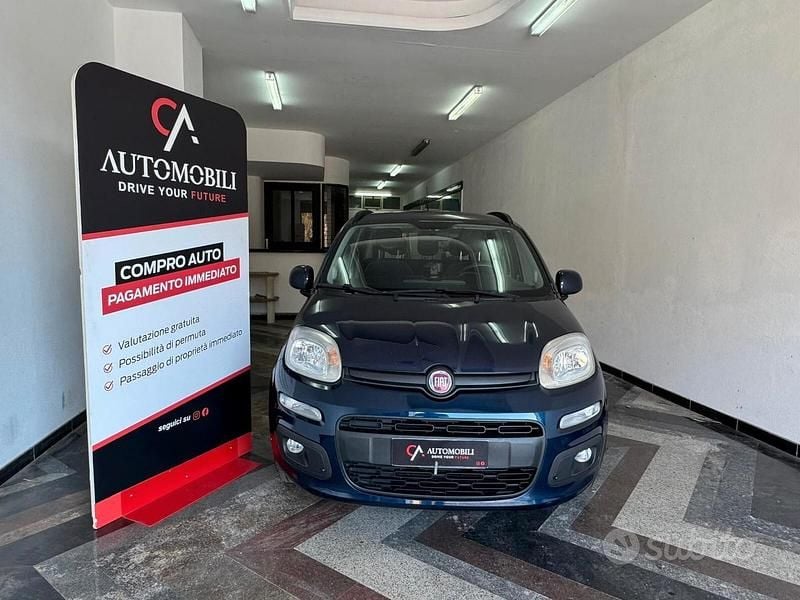 Usata Fiat Panda Lounge 69 CV (50 kW) 2017 Blu Utilitaria