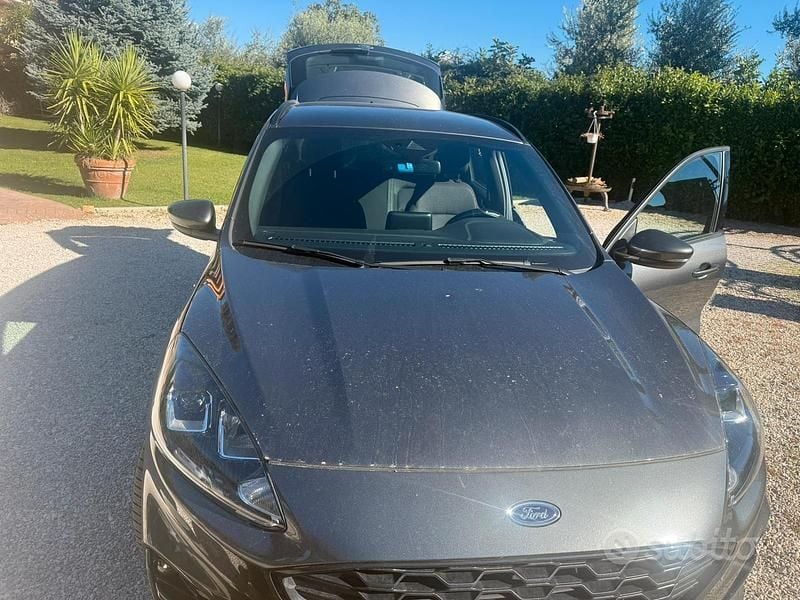 Usata Ford Kuga 120 CV (88 kW) 2023 Grigio SUV