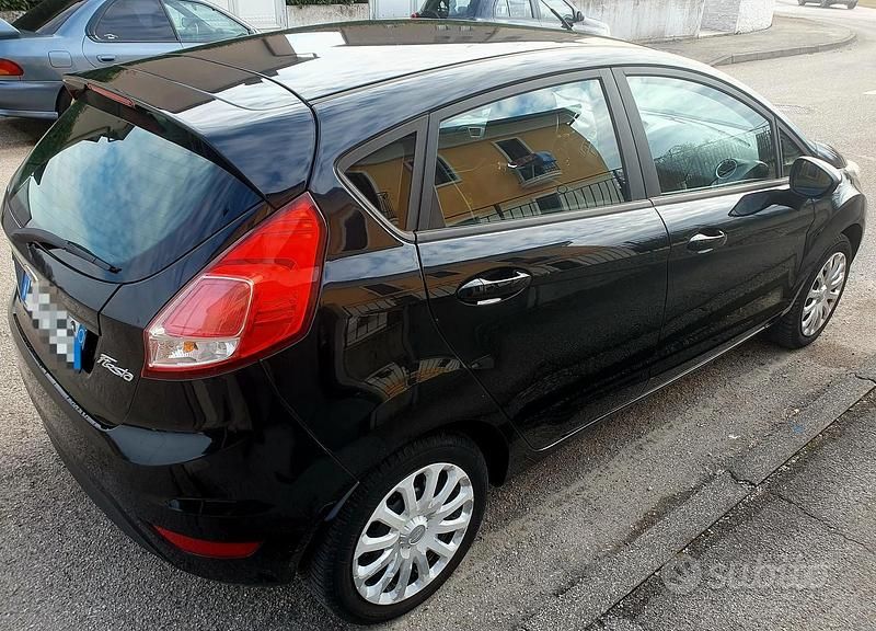 Usata Ford Fiesta 75 CV (55 kW) 2012 Nero Utilitaria