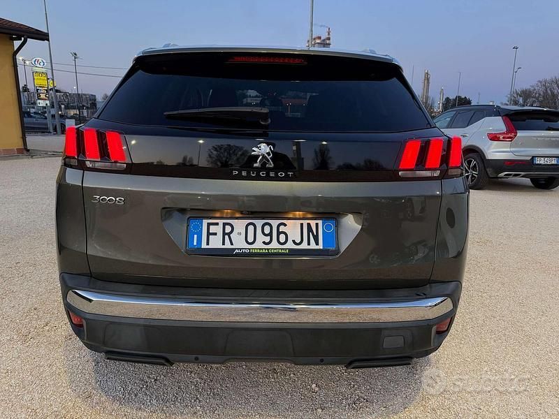 Usata Peugeot 3008 Allure 131 CV (96 kW) 2018 Verde SUV