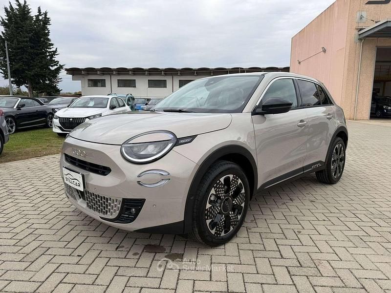 Usata Fiat 600 La Prima 101 CV (74 kW) 2025 Beige SUV