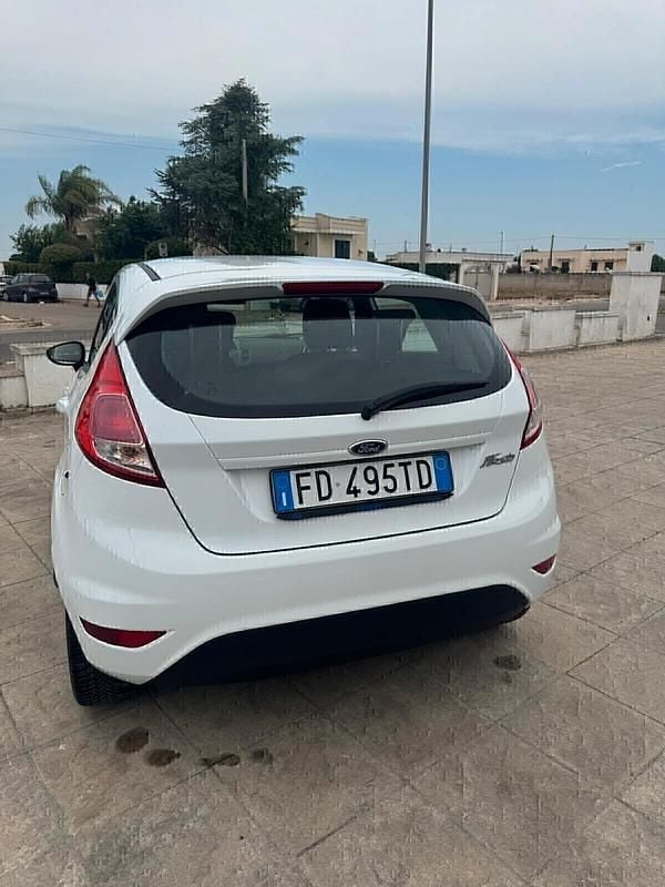 Usata Ford Fiesta 95 CV (69 kW) 2016 Bianco Berlina