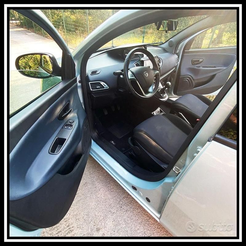 Usata Lancia Ypsilon Platinum 69 CV (50 kW) 2024 Utilitaria