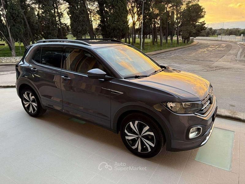 Usata VW T-Cross R-line 110 CV (80 kW) 2022 Grigio scuro SUV