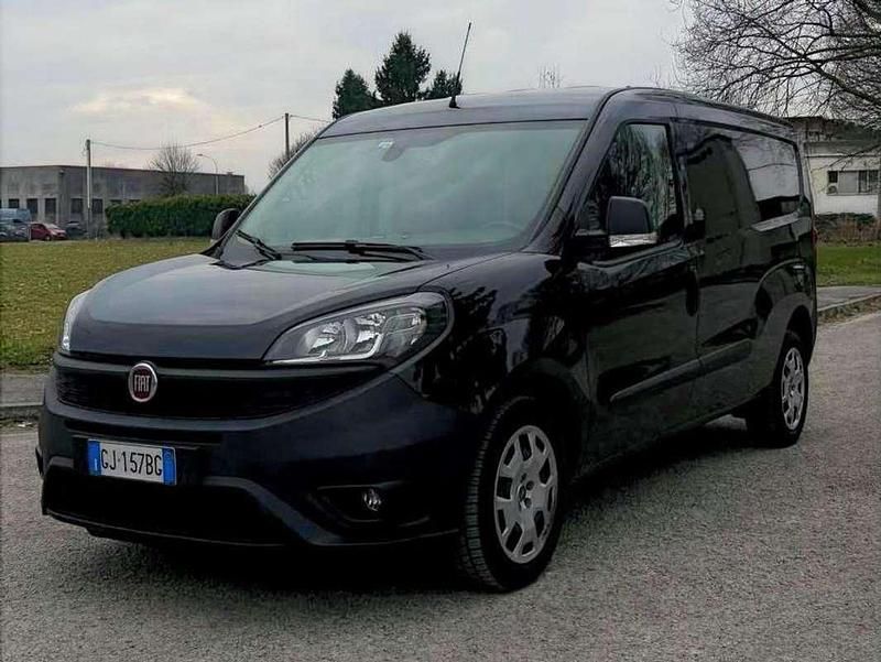 Usata Fiat Doblò 120 CV (88 kW) 2022 Nero Monovolume