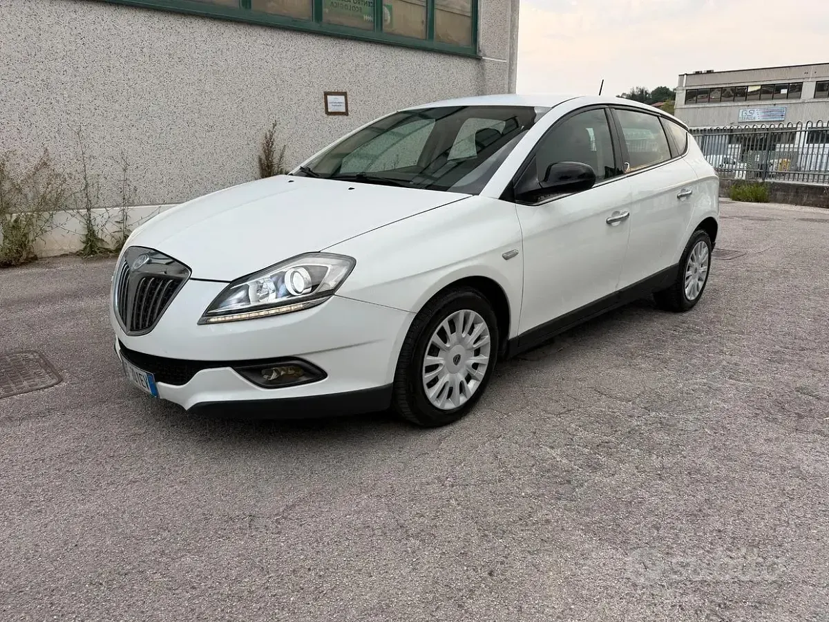 Usata Lancia Delta 120 CV (88 kW) 2008 Bianco Utilitaria