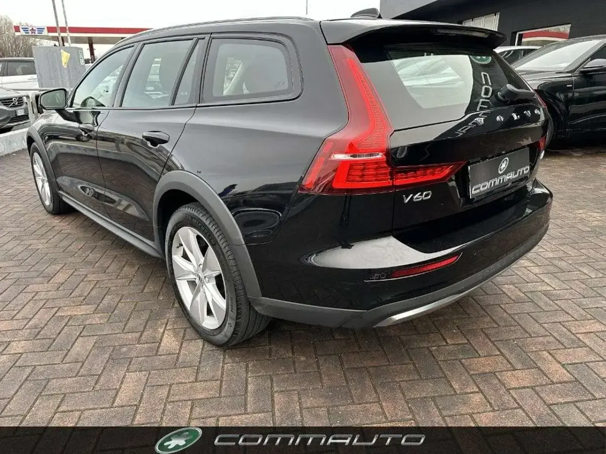 Usata Volvo V60 CC Core 197 CV (144 kW) 2023 Nero Station wagon