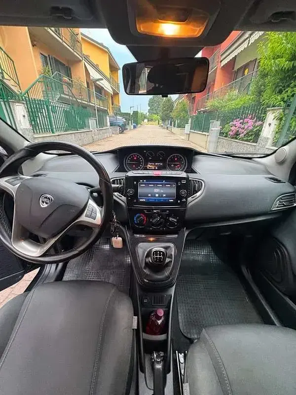 Usata Lancia Ypsilon Gold 69 CV (50 kW) 2021 Utilitaria