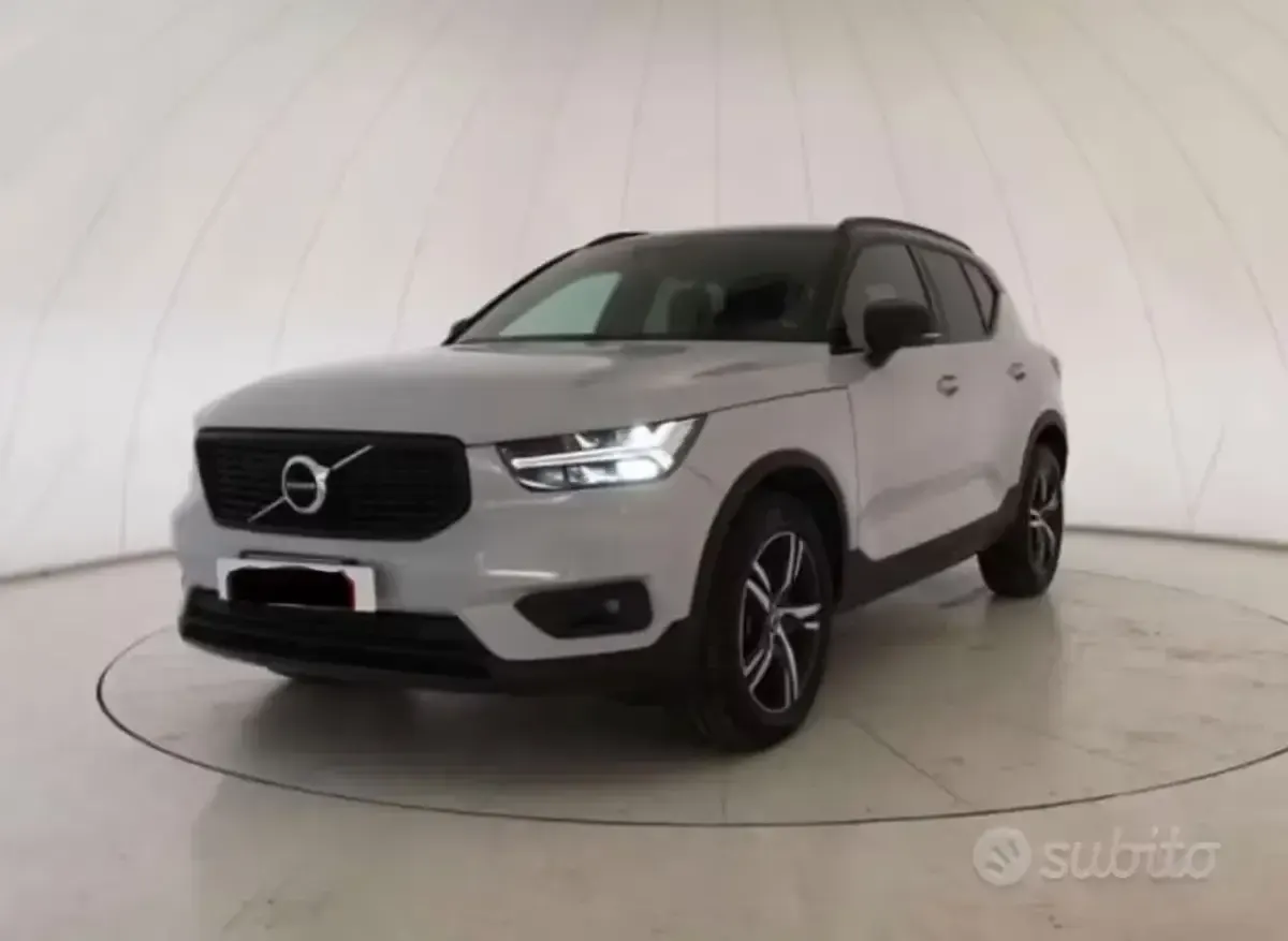 Usata Volvo XC40 150 CV (110 kW) 2019 Grigio SUV