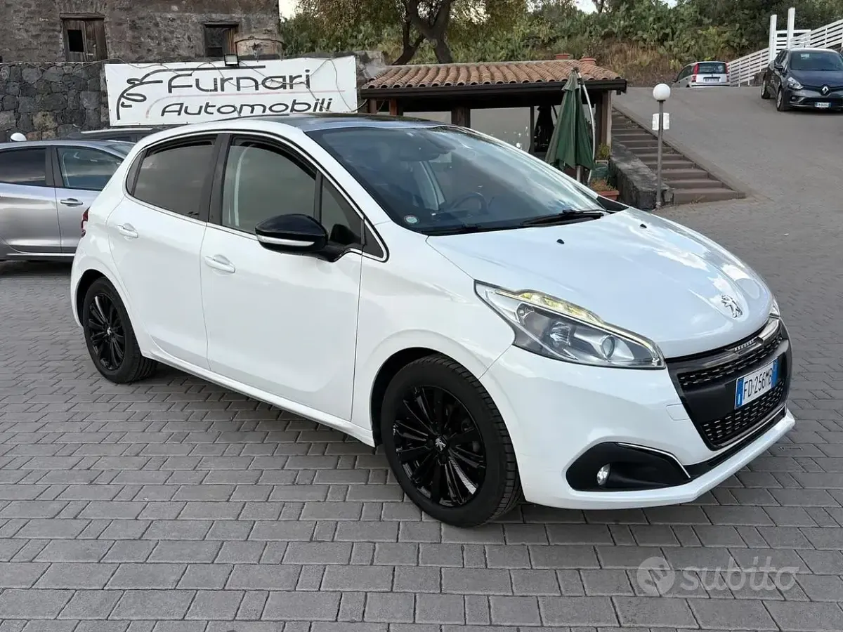 Usata Peugeot 208 Allure 82 CV (60 kW) 2016 Bianco Utilitaria