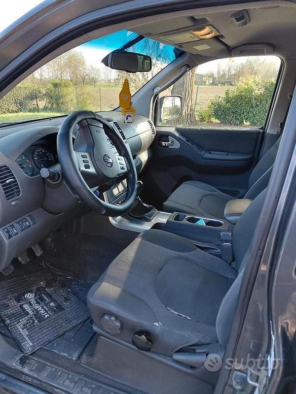 Usata Nissan Navara Platinum 190 CV (139 kW) 2012 Grigio Pick-up