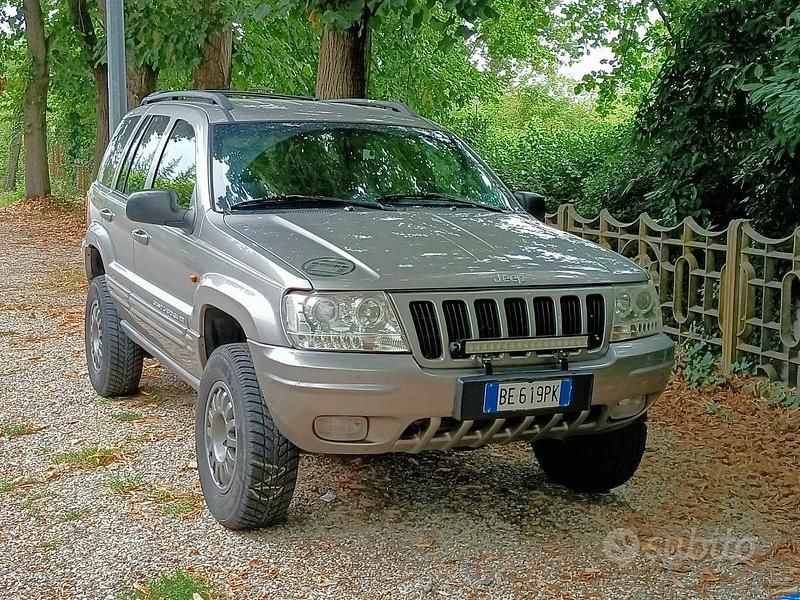 Usata Jeep Grand Cherokee 265 CV (194 kW) 1999 Grigio SUV
