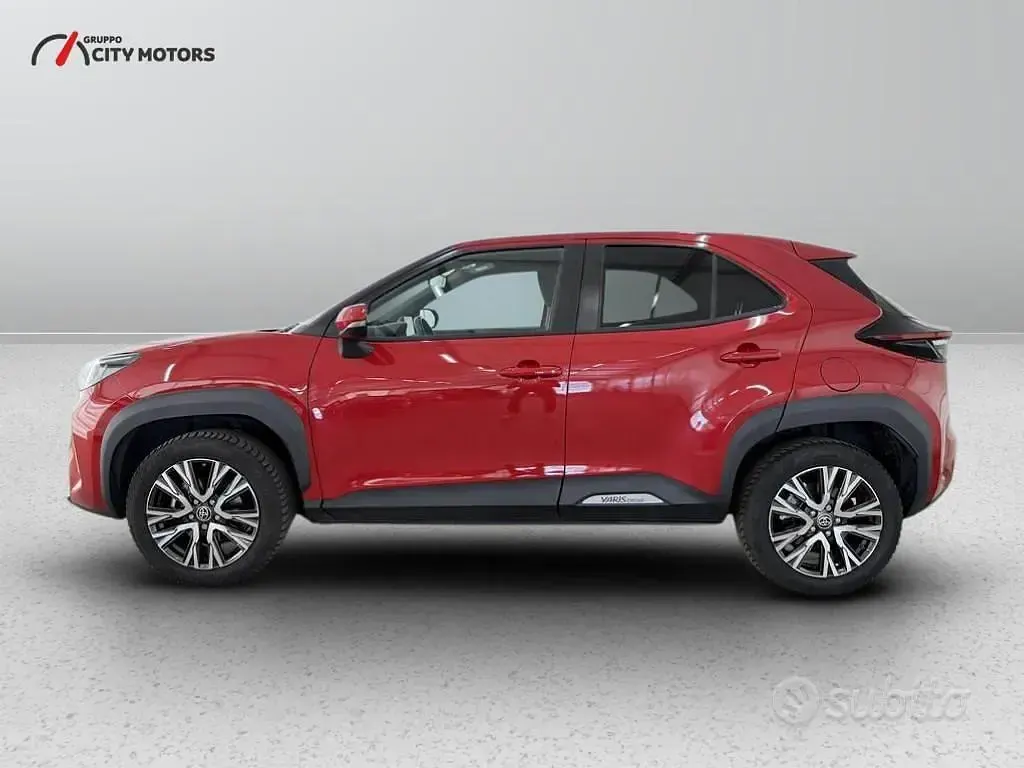 Usata Toyota Yaris Cross Trend 116 CV (85 kW) 2022 Rosso SUV