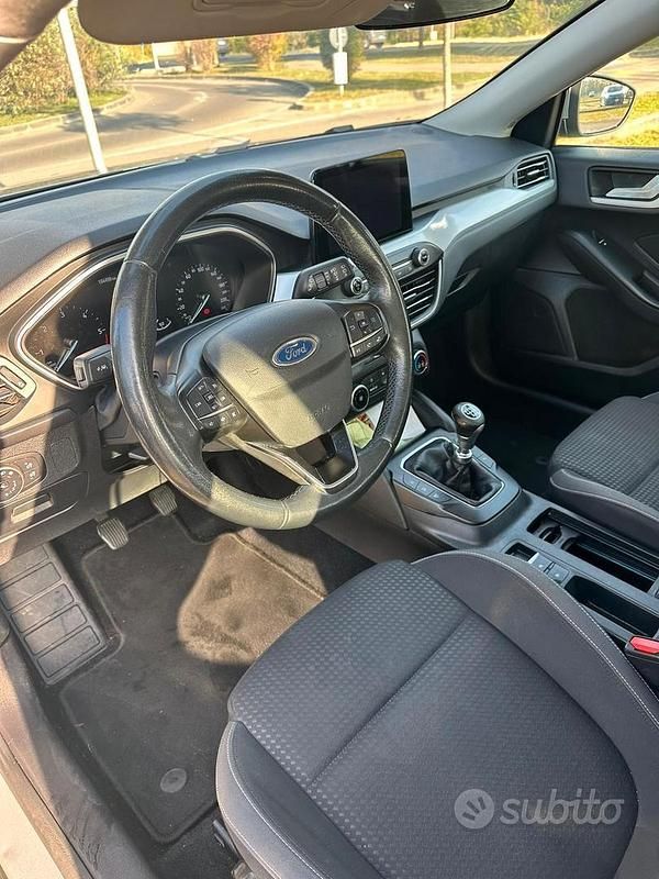 Usata Ford Focus 120 CV (88 kW) 2020 Grigio Berlina