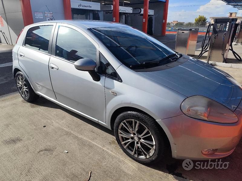 Usata Fiat Grande Punto 90 CV (66 kW) 2006 Grigio Utilitaria